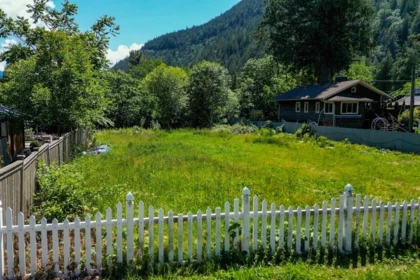 Primary Bedroom Photo of 260 Cedar Avenue, Harrison Hot Springs, BC