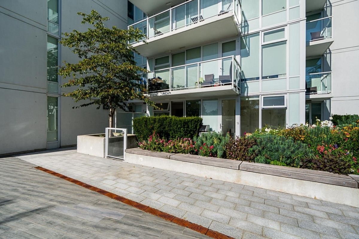 Basement Recreation Room Photo of 301 4638 Gladstone Street, Vancouver, BC