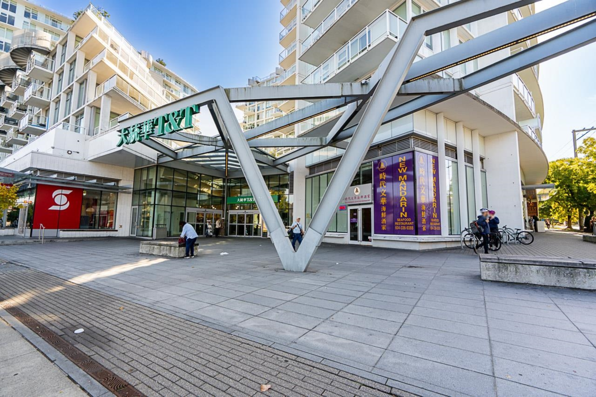 Garden / Landscaping Photo of 301 4638 Gladstone Street, Vancouver, BC