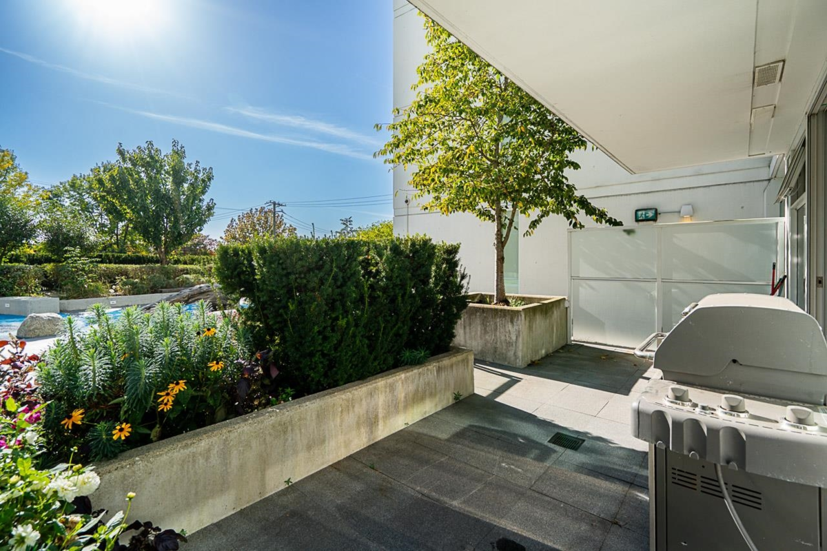 Powder Room Photo of 301 4638 Gladstone Street, Vancouver, BC