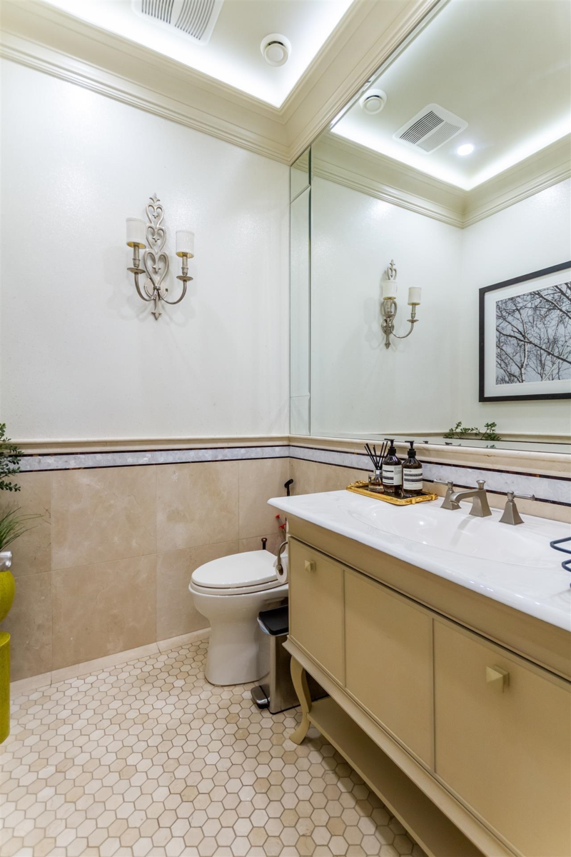 Primary Bathroom Photo of 4239 Pine Crescent, Vancouver, BC