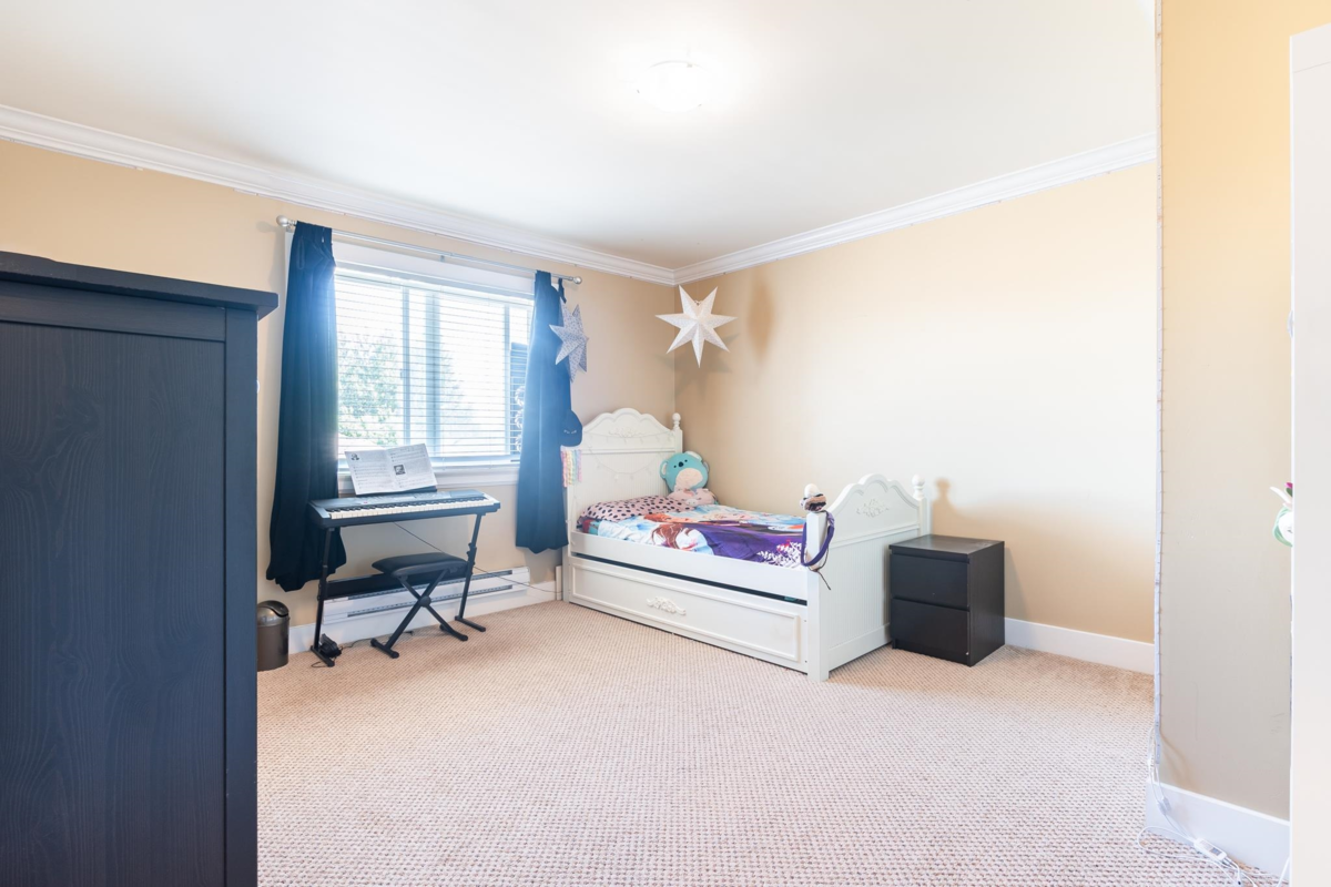 Entry Foyer Photo of 14239 62 Avenue, Surrey, BC