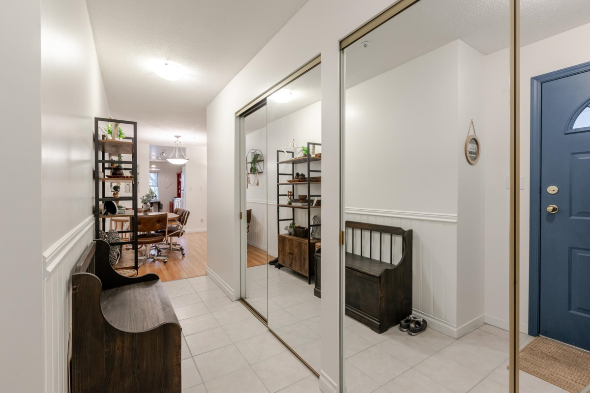 Family Room Photo of 44 5670 208 Street, Langley, BC