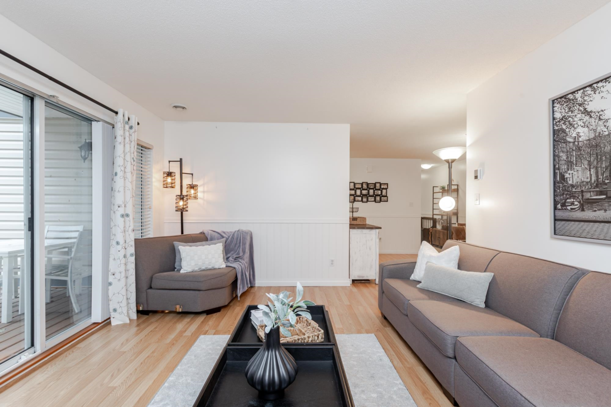 Guest Bathroom Photo of 44 5670 208 Street, Langley, BC