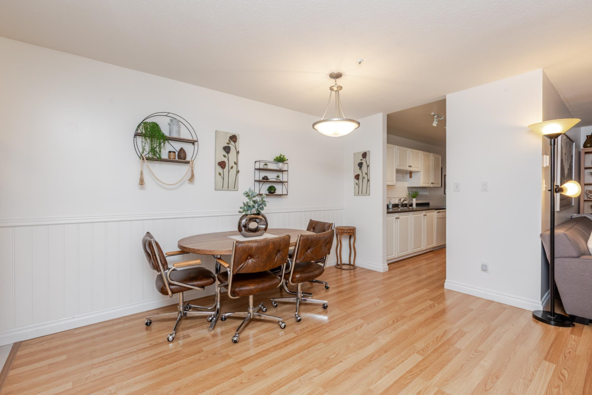 Kitchen Photo of 44 5670 208 Street, Langley, BC