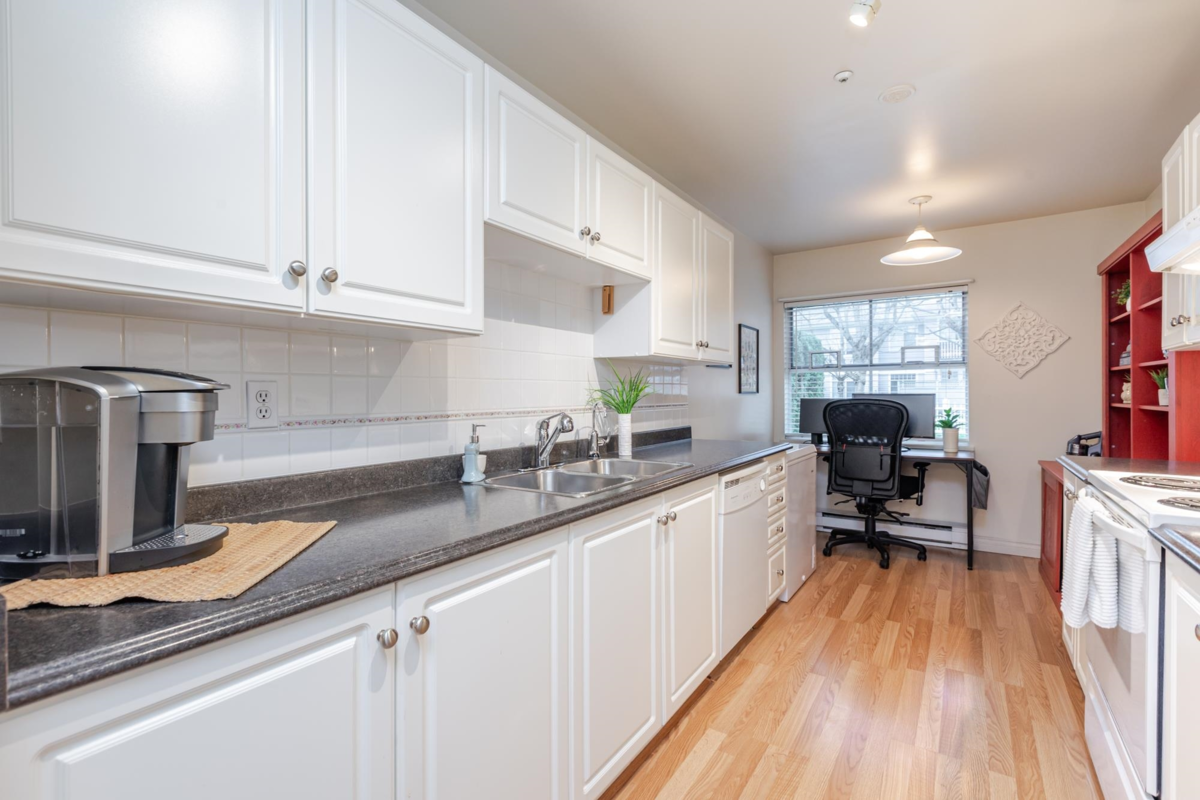 Primary Bathroom Photo of 44 5670 208 Street, Langley, BC