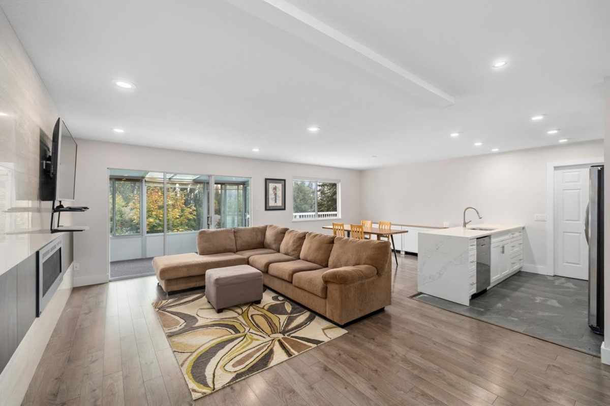 Entry Foyer Photo of 15333 Sheridan Drive, Pitt Meadows, BC
