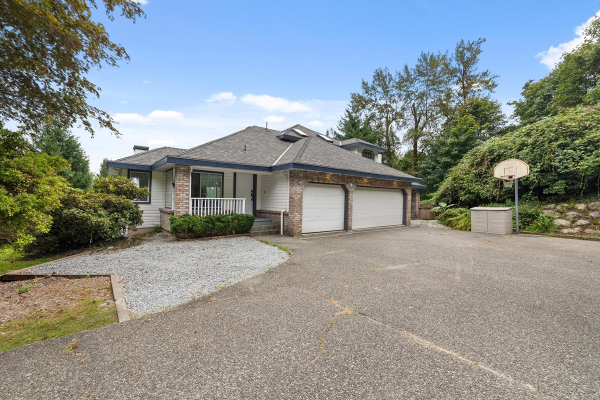 Family Room Photo of 15333 Sheridan Drive, Pitt Meadows, BC
