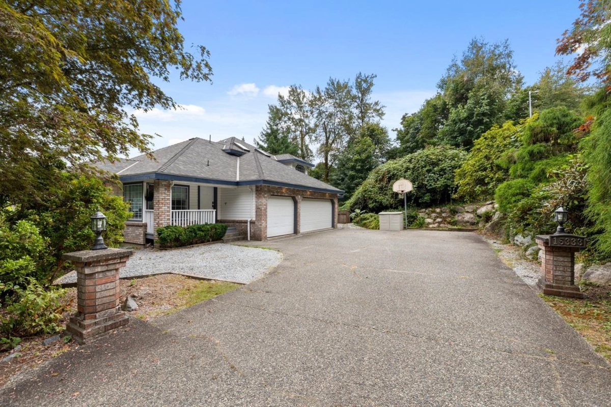 Living Room Photo of 15333 Sheridan Drive, Pitt Meadows, BC