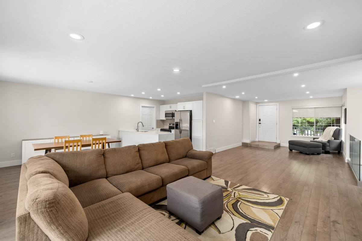 Staircase Photo of 15333 Sheridan Drive, Pitt Meadows, BC