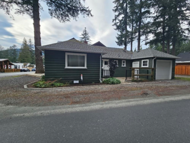 389 Alder St Street, Cultus Lake, BC, Cultus Lake North — 2 bed single family residence for sale