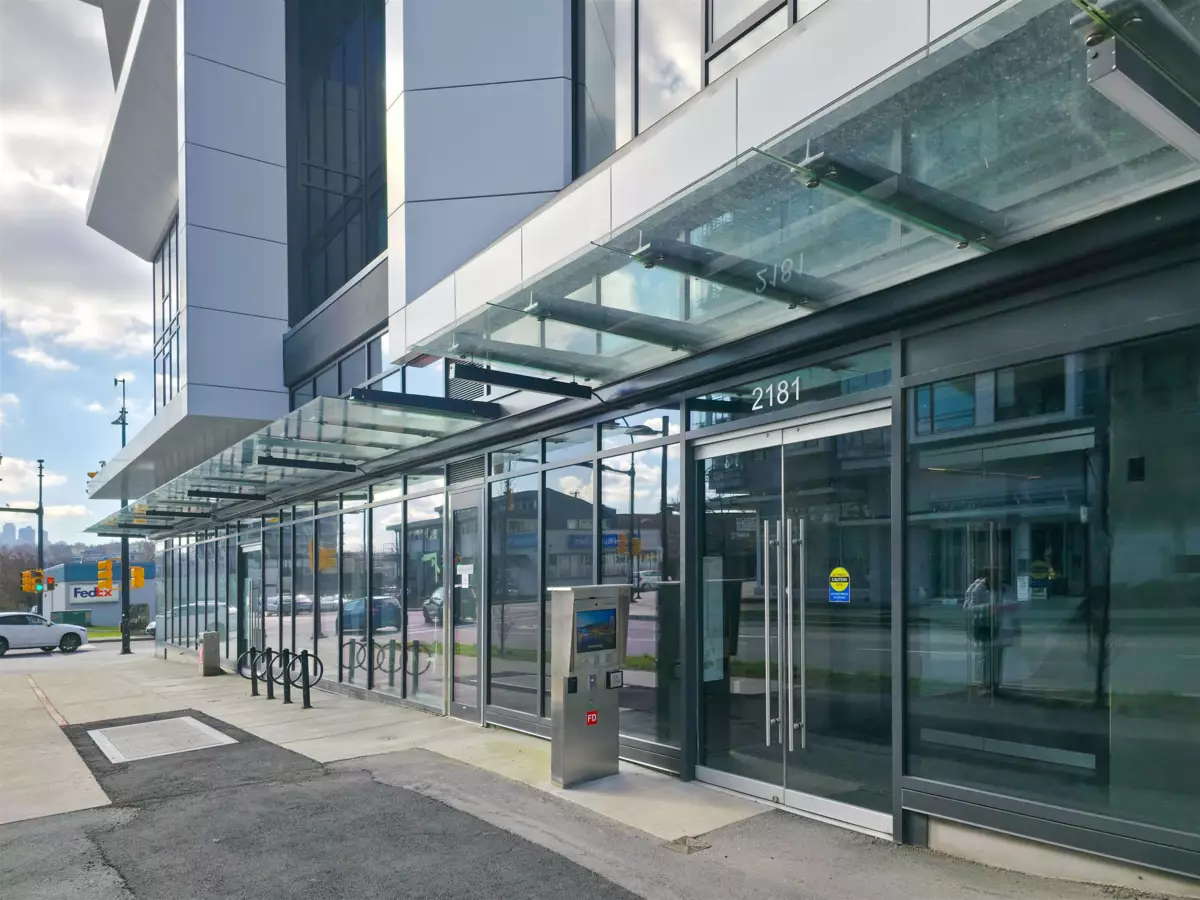 Living Room Photo of 1805 2181 Madison Avenue, Burnaby, BC