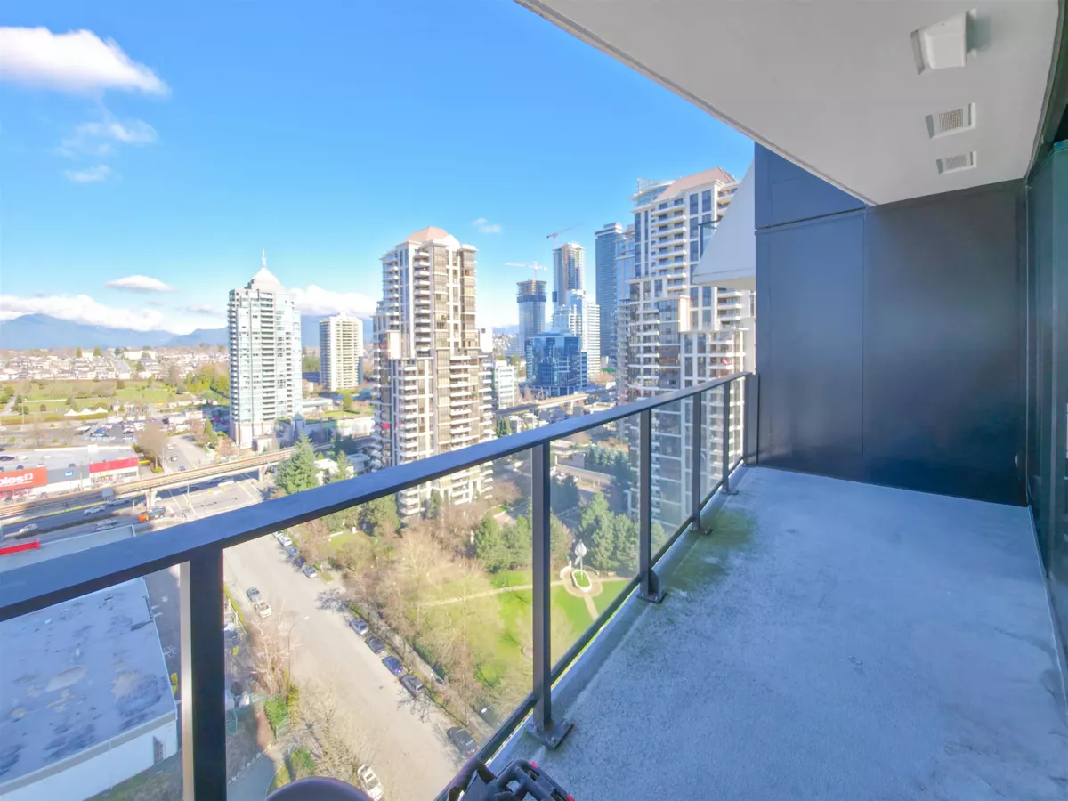 Walk-In Closet Photo of 1805 2181 Madison Avenue, Burnaby, BC