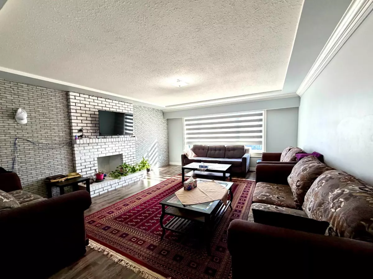 Living Room Photo of 13443 91 Avenue, Surrey, BC