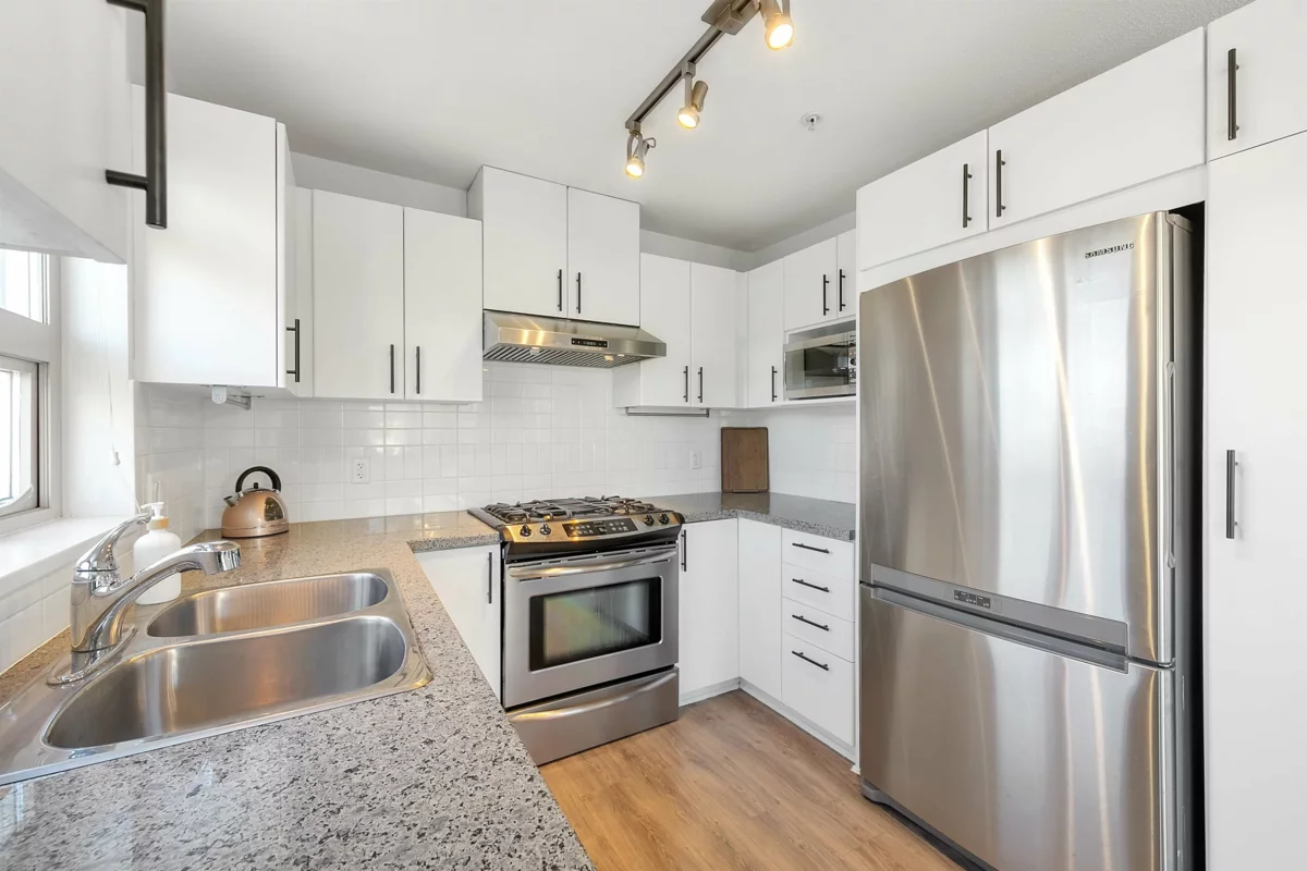 Breakfast Nook Photo of 401 3132 Dayanee Springs Boulevard, Coquitlam, BC