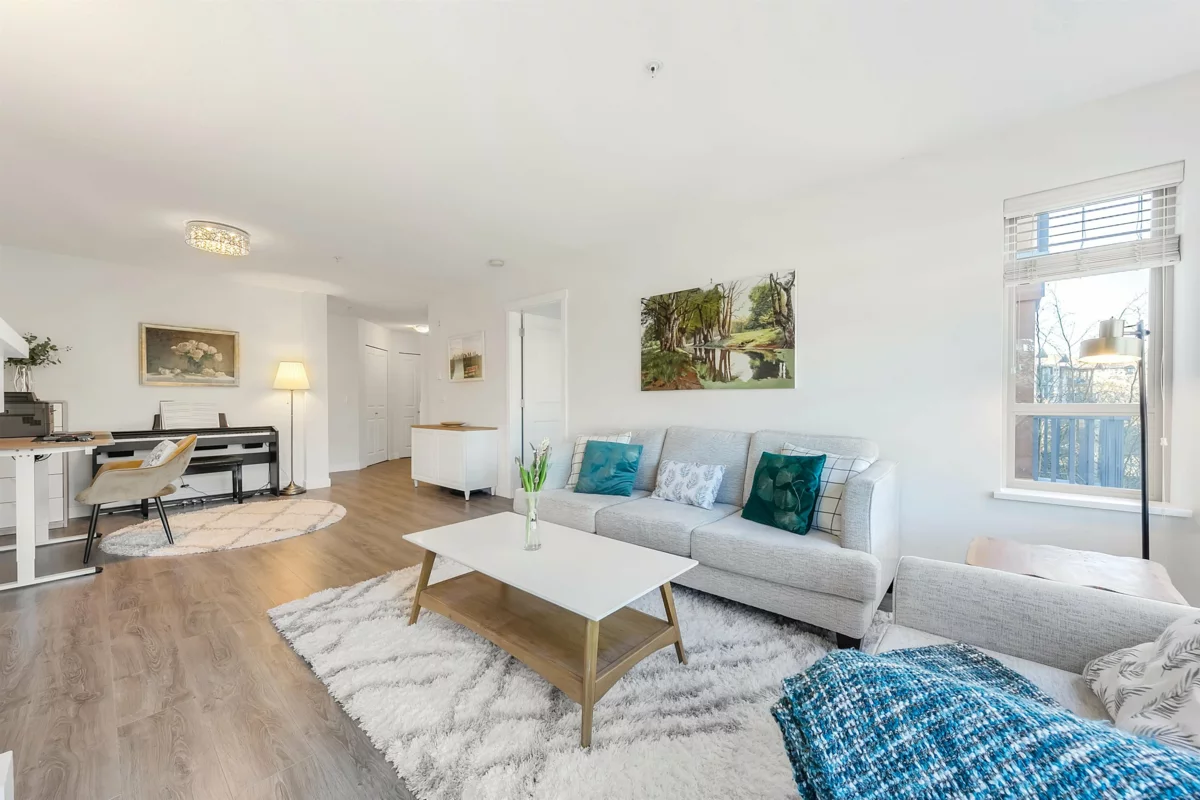 Family Room Photo of 401 3132 Dayanee Springs Boulevard, Coquitlam, BC