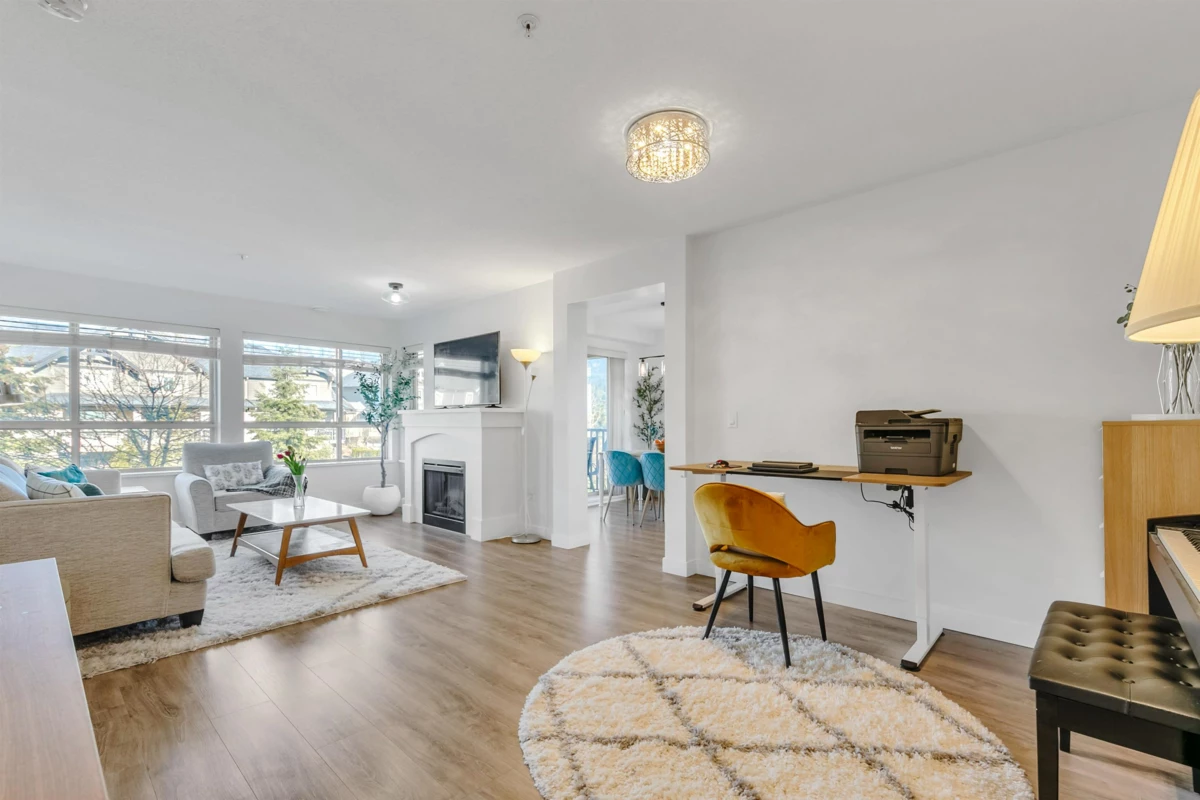 Kitchen Island Photo of 401 3132 Dayanee Springs Boulevard, Coquitlam, BC