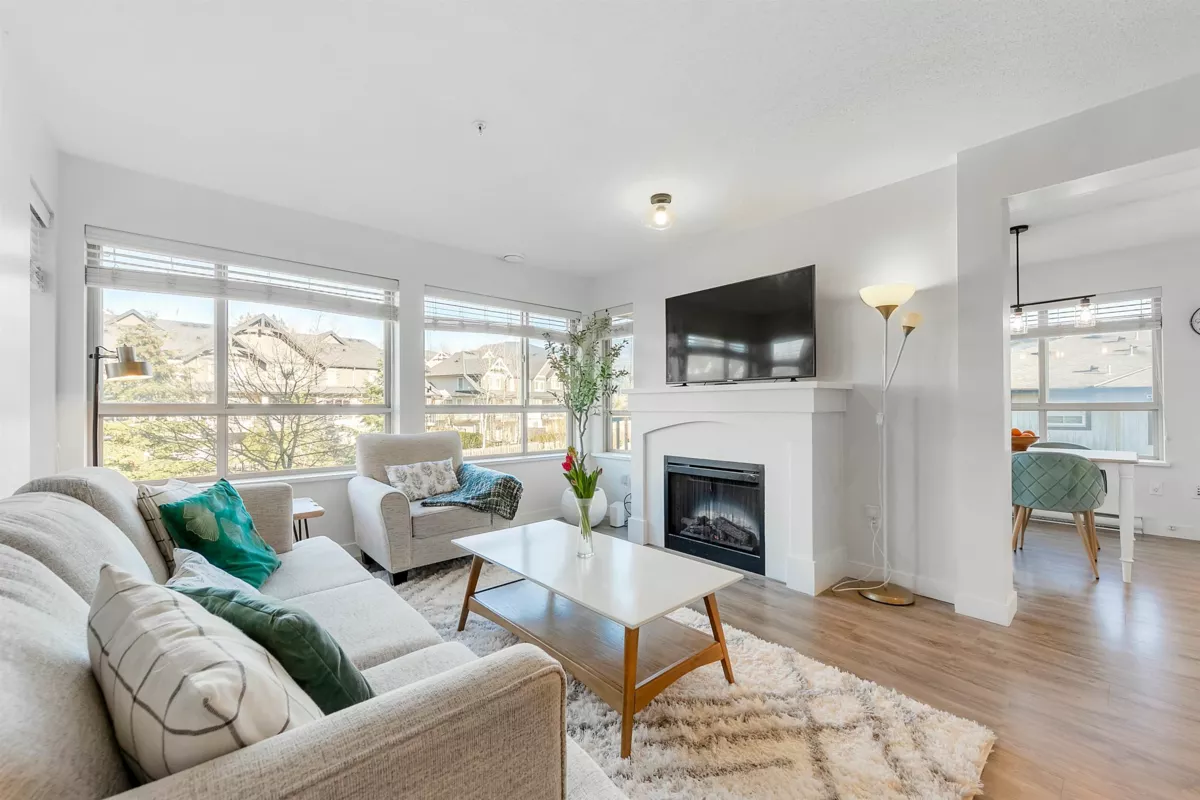 Living Room Photo of 401 3132 Dayanee Springs Boulevard, Coquitlam, BC