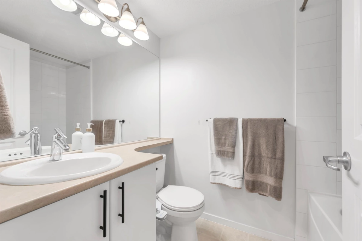 Mudroom Photo of 401 3132 Dayanee Springs Boulevard, Coquitlam, BC