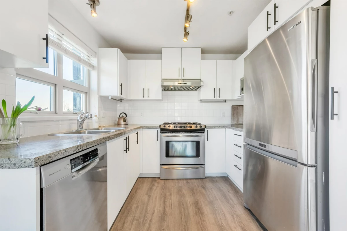 Pantry Photo of 401 3132 Dayanee Springs Boulevard, Coquitlam, BC