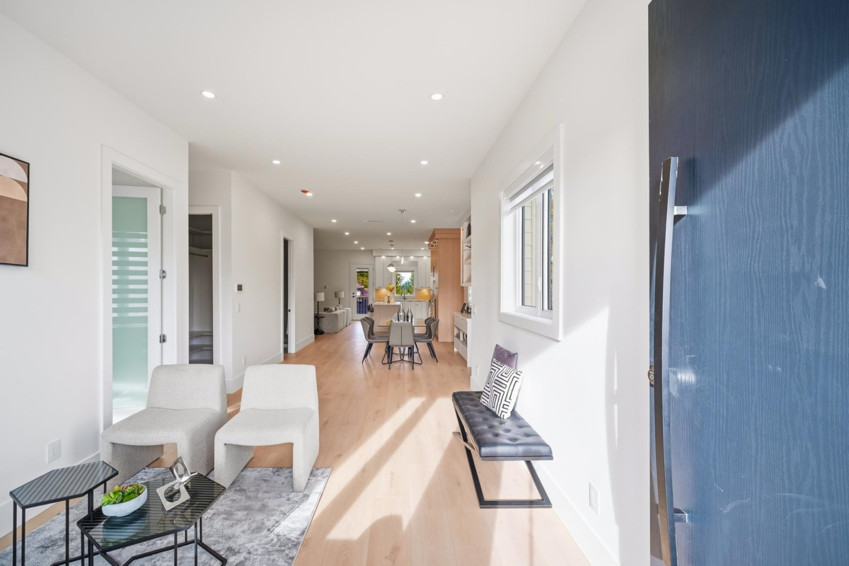 Dining Area Photo of 1 6139 Ashworth Avenue, Burnaby, BC