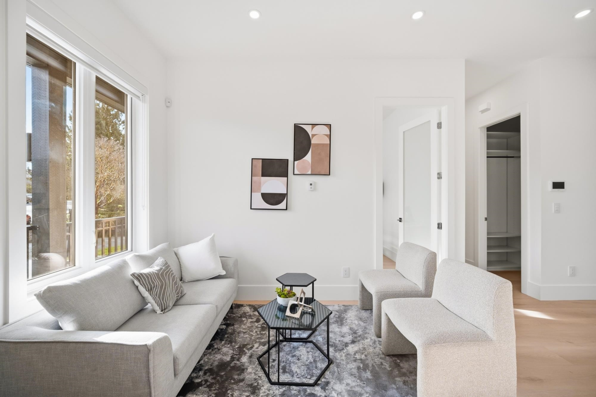 Family Room Photo of 1 6139 Ashworth Avenue, Burnaby, BC