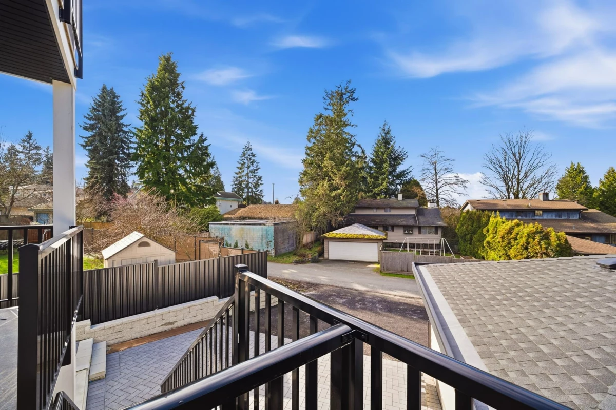 Front Yard Photo of 1 6139 Ashworth Avenue, Burnaby, BC