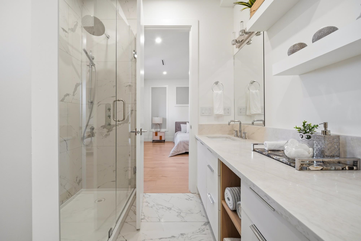 Hallway Photo of 1 6139 Ashworth Avenue, Burnaby, BC