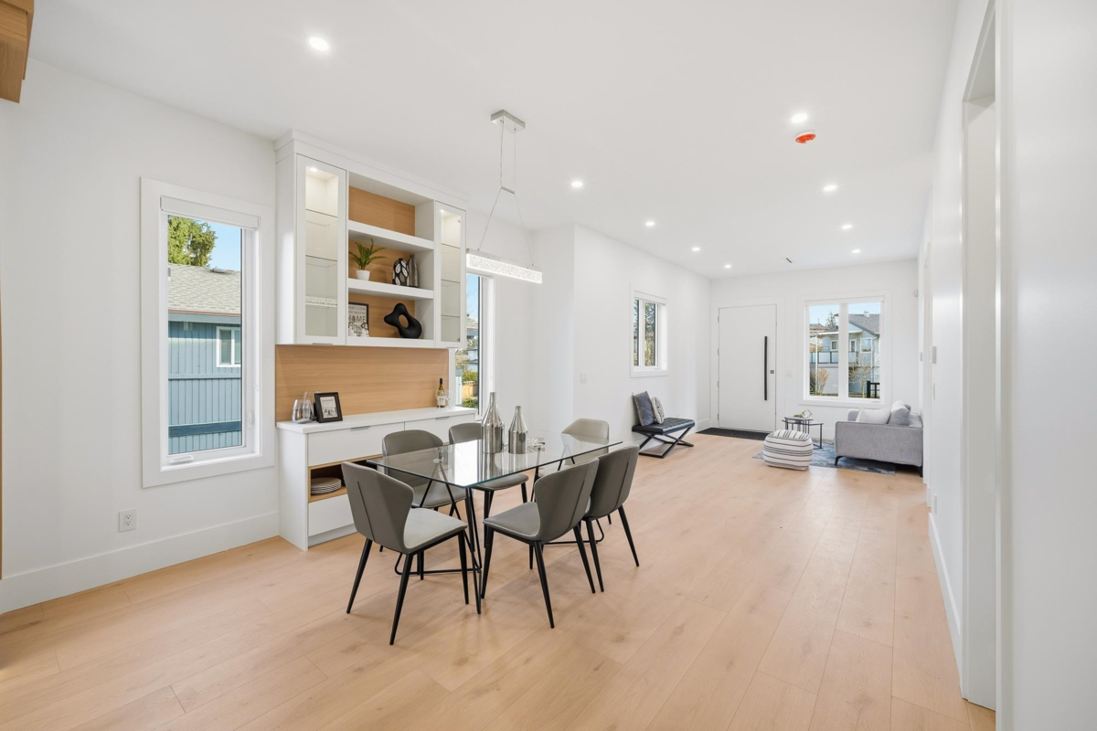 Kitchen Island Photo of 1 6139 Ashworth Avenue, Burnaby, BC