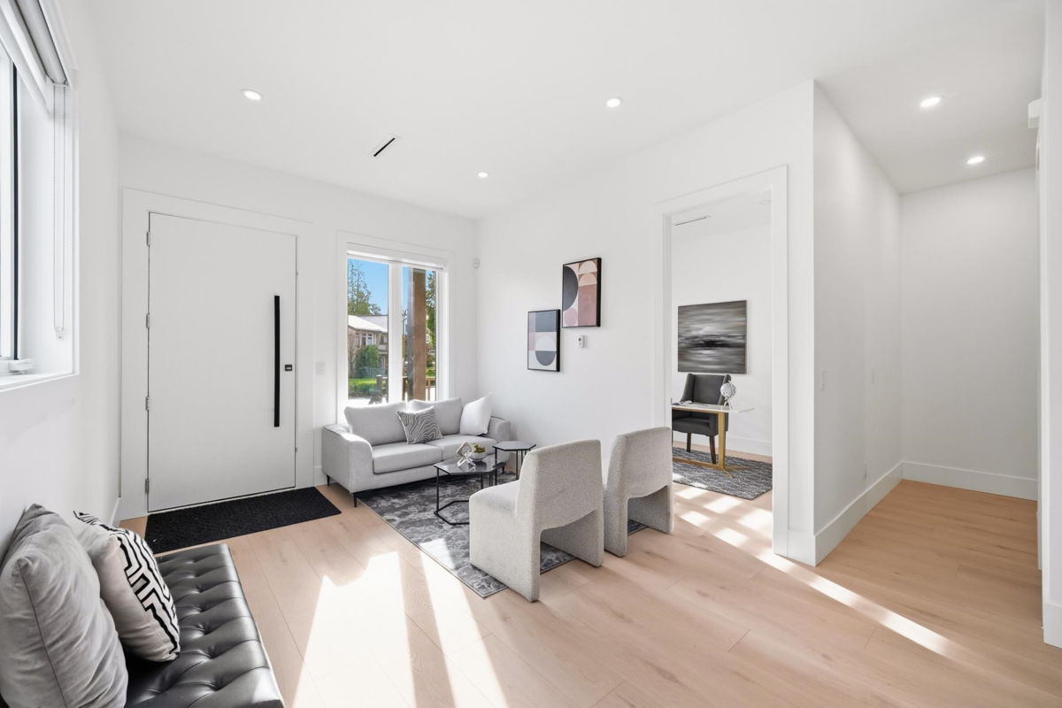 Living Room Photo of 1 6139 Ashworth Avenue, Burnaby, BC