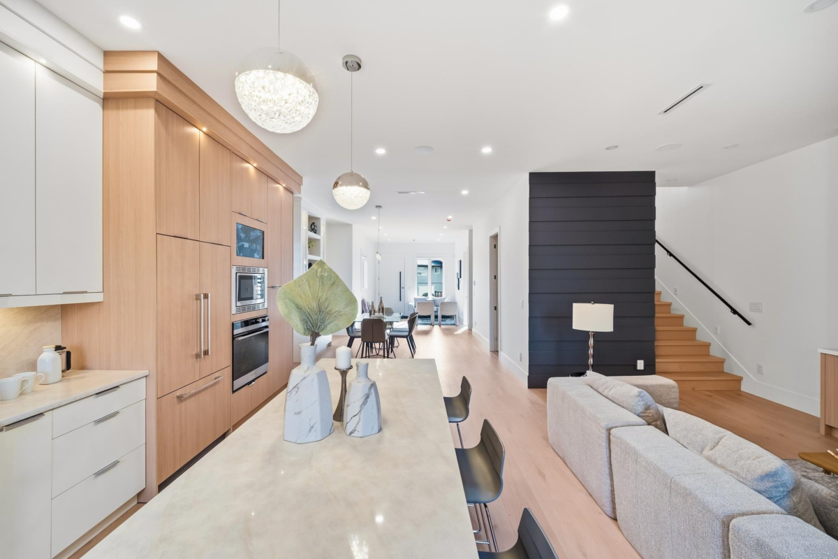 Primary Bathroom Photo of 1 6139 Ashworth Avenue, Burnaby, BC