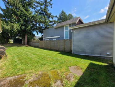 Breakfast Nook Photo of 942 Lee Street, White Rock, BC