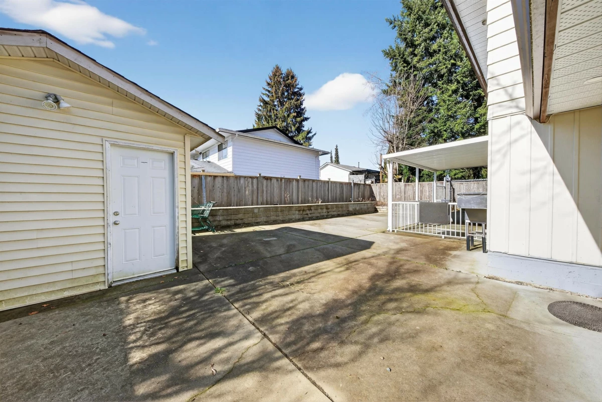 Mudroom Photo of 7351 141a Street, Surrey, BC