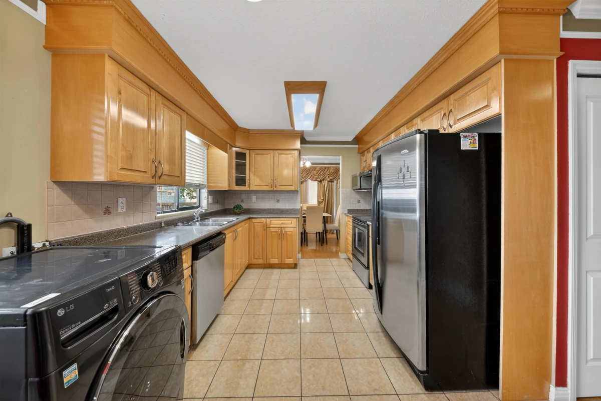 Primary Bathroom Photo of 7351 141a Street, Surrey, BC