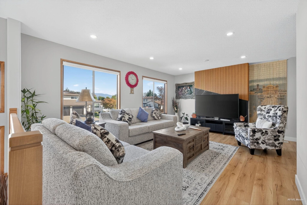 Breakfast Nook Photo of 3443 Shuswap Terrace, Abbotsford, BC