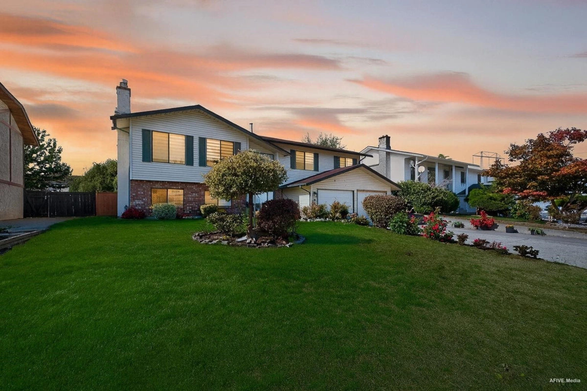 Dining Area Photo of 3443 Shuswap Terrace, Abbotsford, BC