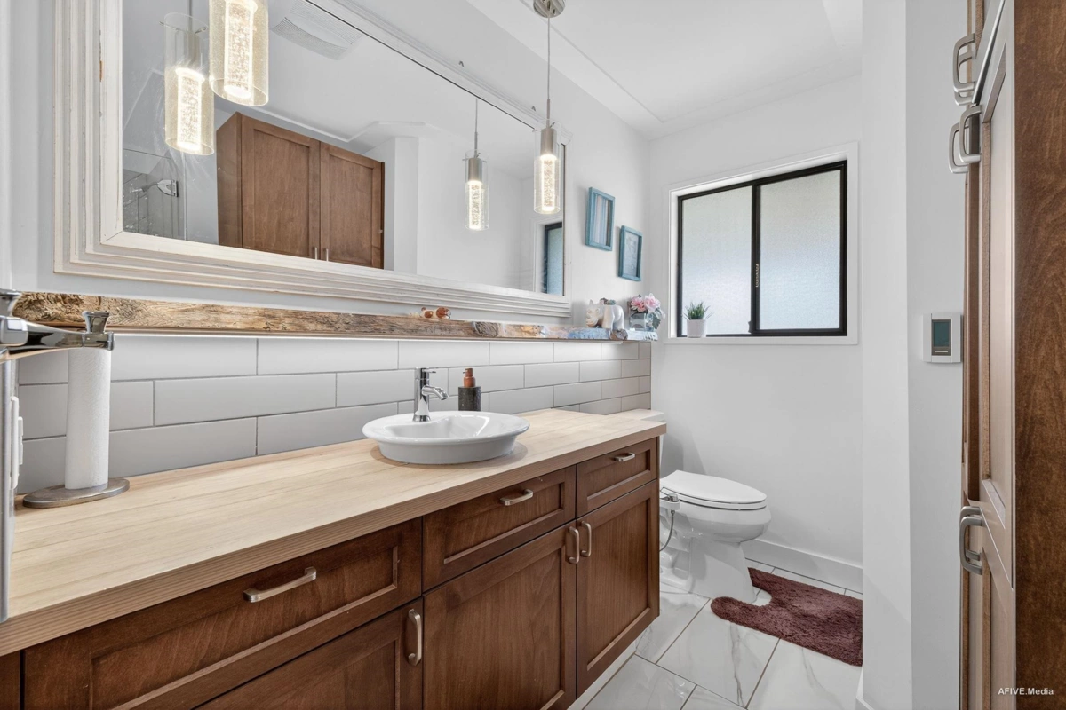 Entry Foyer Photo of 3443 Shuswap Terrace, Abbotsford, BC