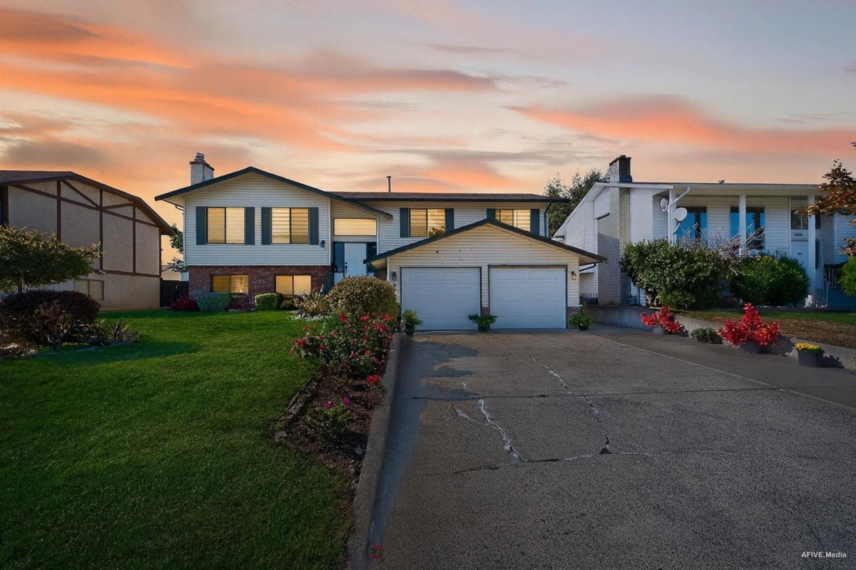 Family Room Photo of 3443 Shuswap Terrace, Abbotsford, BC