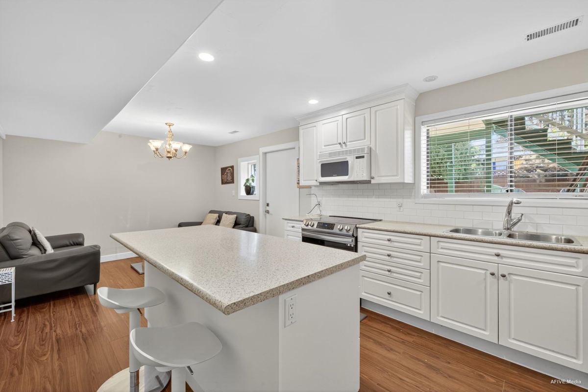 Front Yard Photo of 3443 Shuswap Terrace, Abbotsford, BC