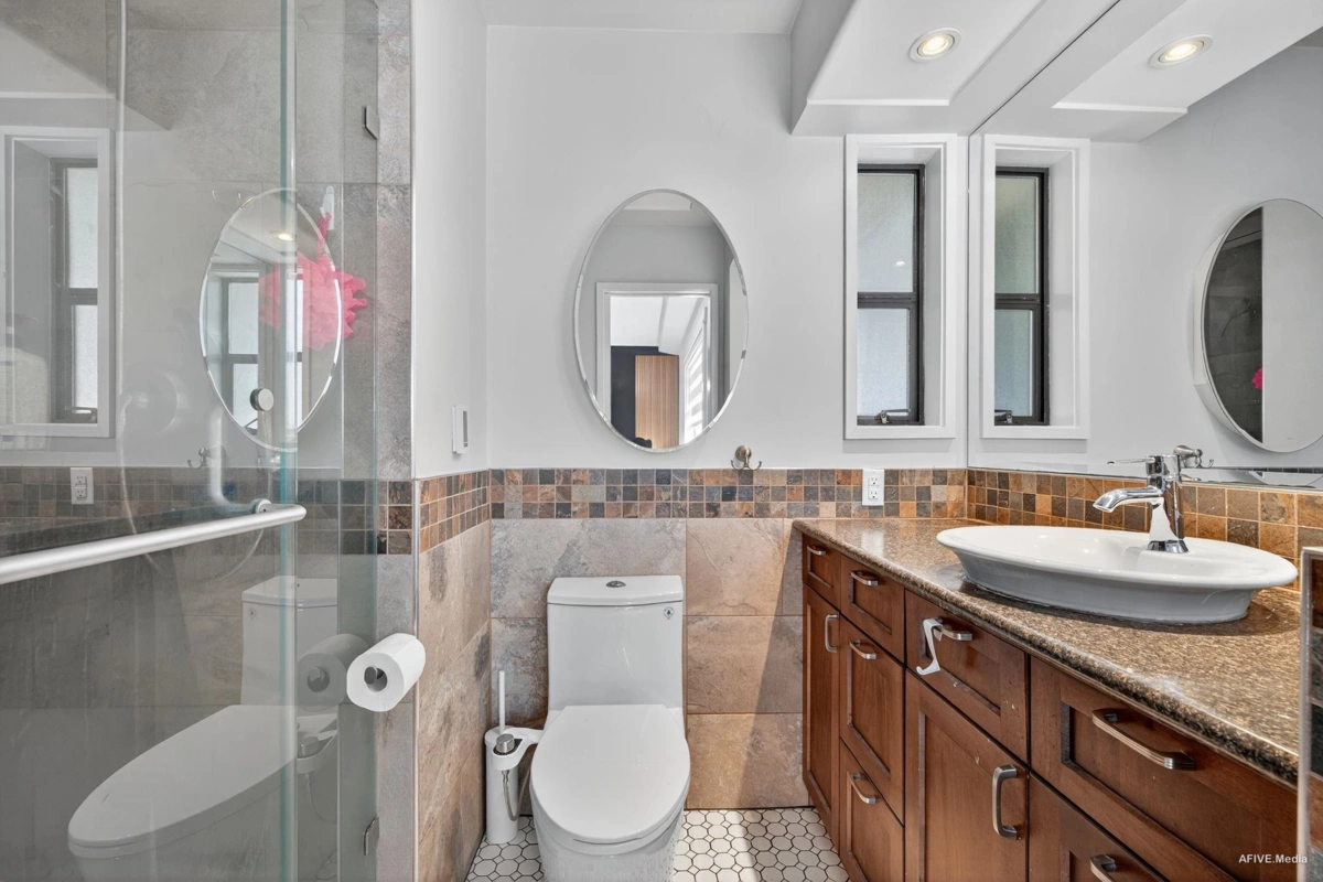 Garage Interior Photo of 3443 Shuswap Terrace, Abbotsford, BC