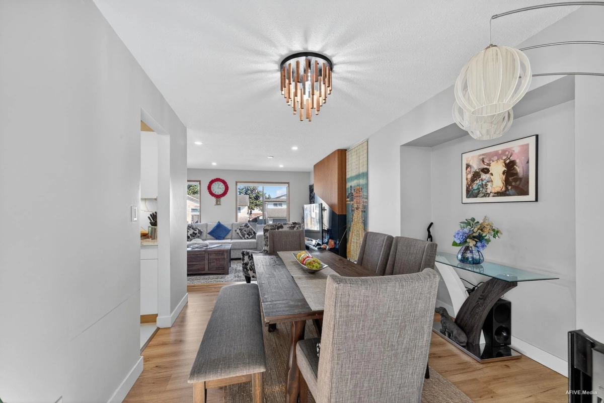 Guest Bathroom Photo of 3443 Shuswap Terrace, Abbotsford, BC