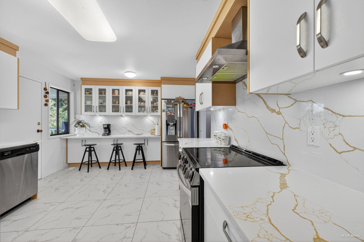 Powder Room Photo of 3443 Shuswap Terrace, Abbotsford, BC