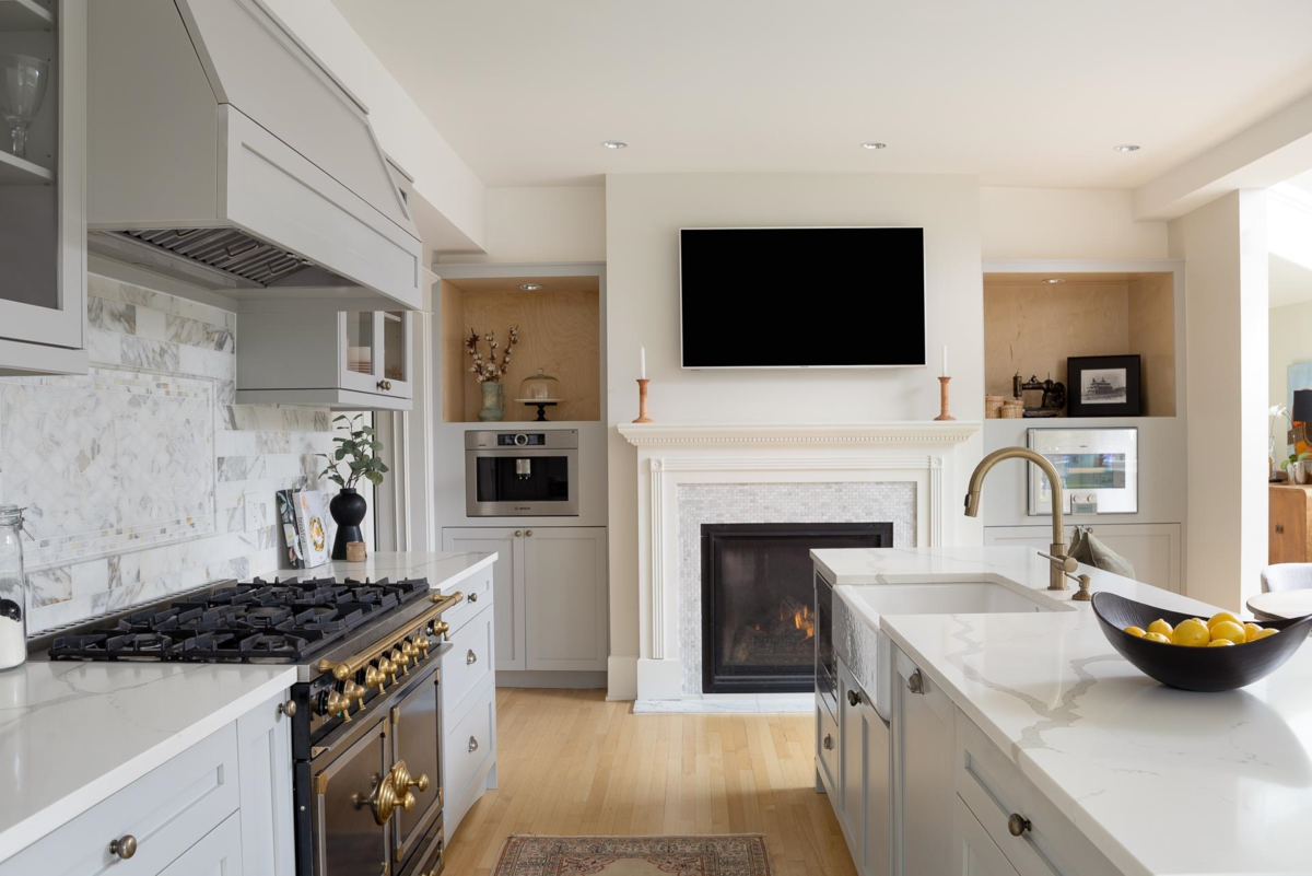 Breakfast Nook Photo of 3545 Dowsley Court, North Vancouver, BC