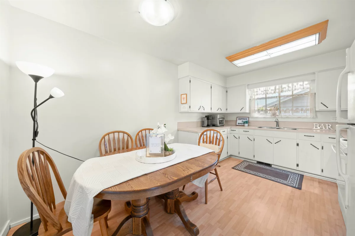 Kitchen Photo of 8431 Rosebank Crescent, Richmond, BC