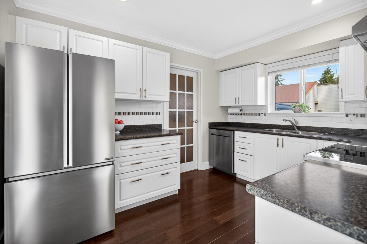 Breakfast Nook Photo of 6030 E Greenside Drive, Surrey, BC