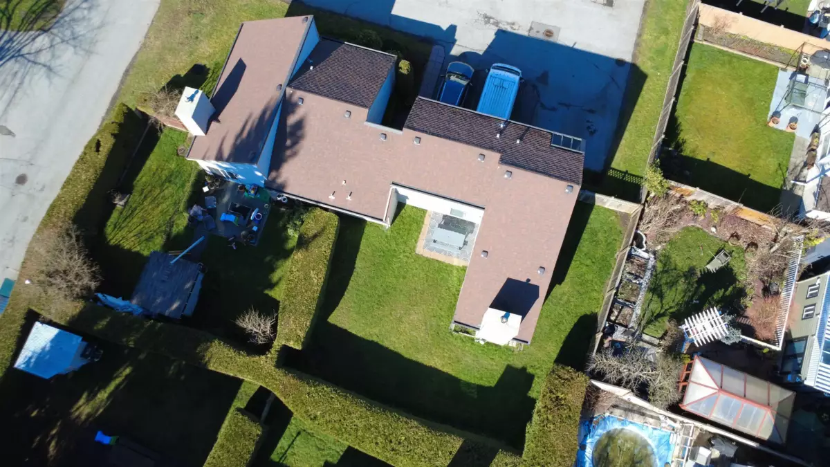 Swimming Pool Photo of 6030 E Greenside Drive, Surrey, BC