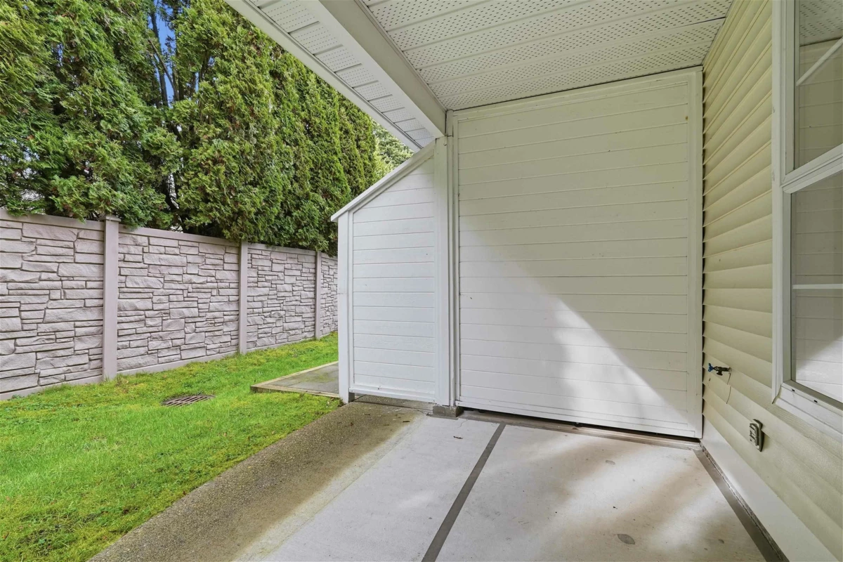 Hallway Photo of 46 6537 138 Street, Surrey, BC