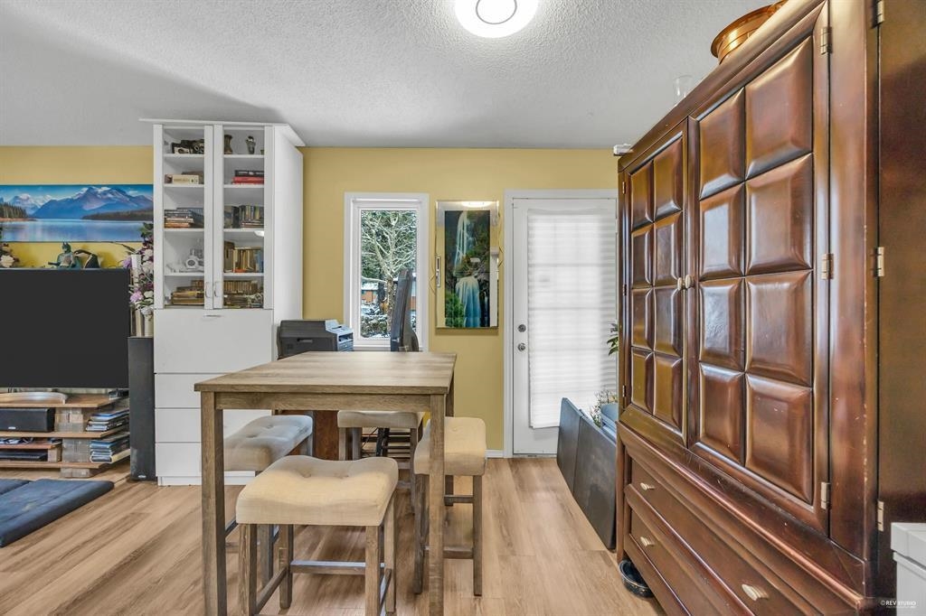 Kitchen Photo of 1202 10620 150 Street, Surrey, BC