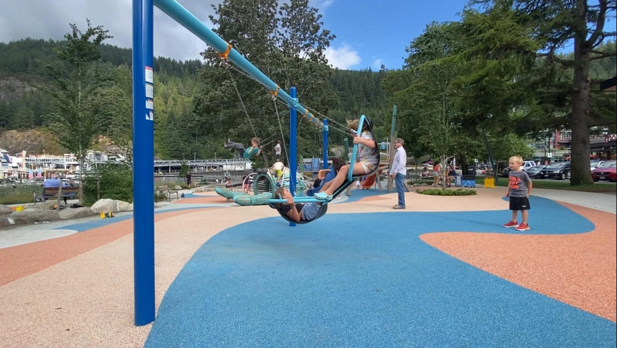 Entry Foyer Photo of 6544 Royal Avenue, West Vancouver, BC