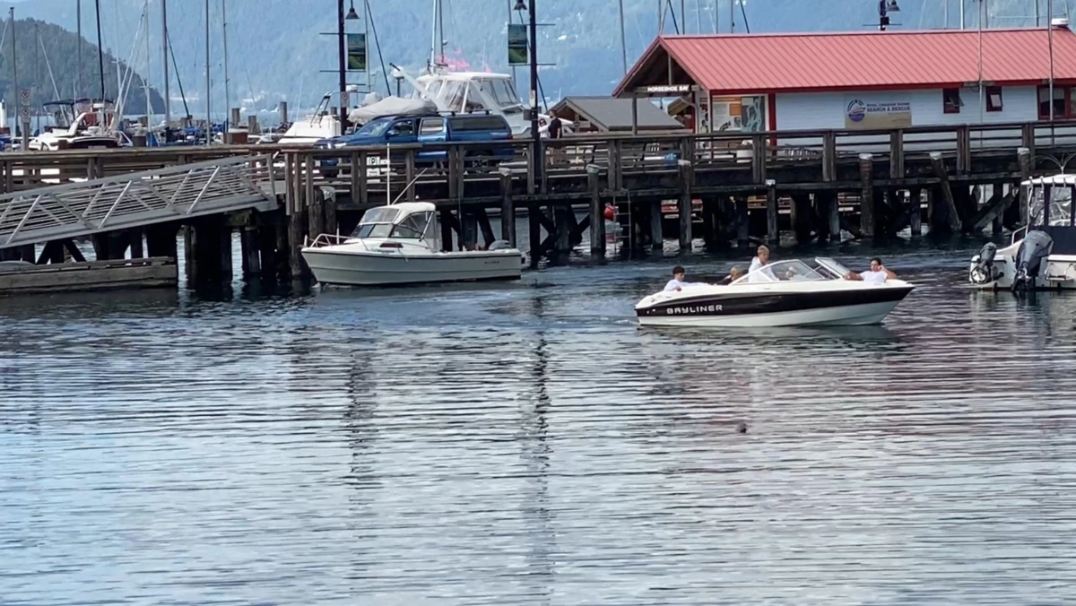 Guest Bathroom Photo of 6544 Royal Avenue, West Vancouver, BC